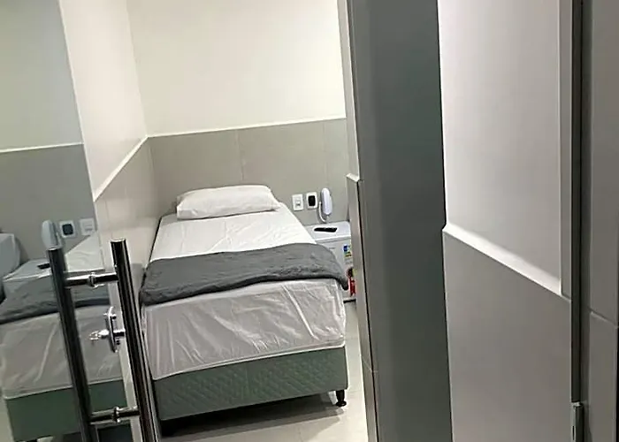 Suíte com banheiro privativo em Pousada recém construída,a 500mts do pátio do forró